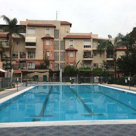 Pool & Garden Aparthotel Rehovot ภายนอก รูปภาพ
